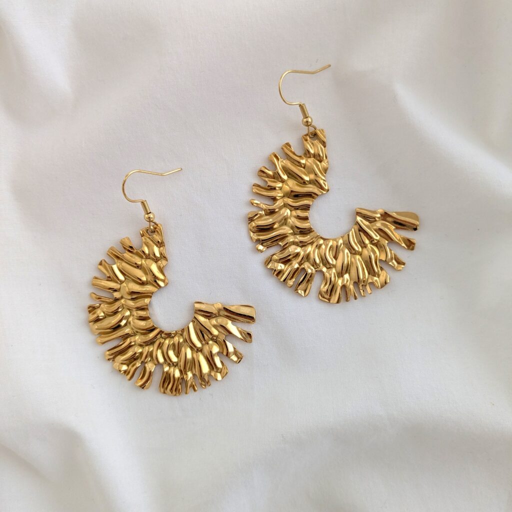 Große goldene Boho Ohrringe